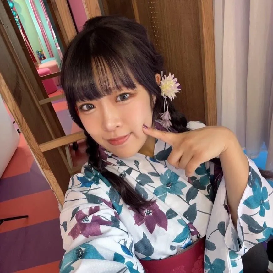 AZM ライブチャット 配信