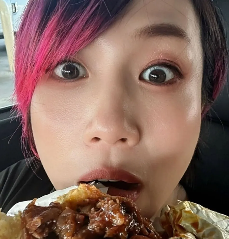 Asuka WWE ライブチャット 配信