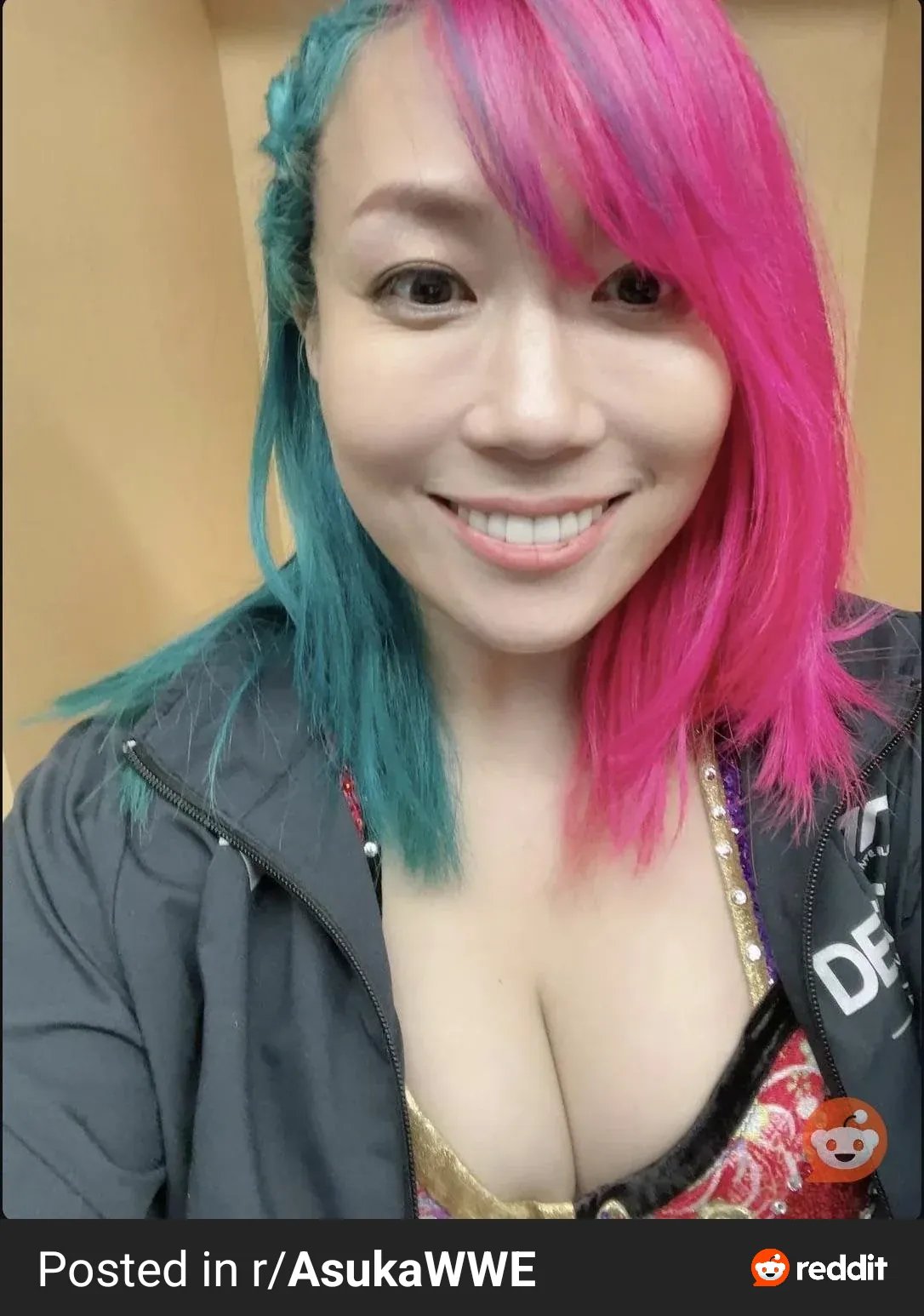 Asuka WWE ライブチャット 配信