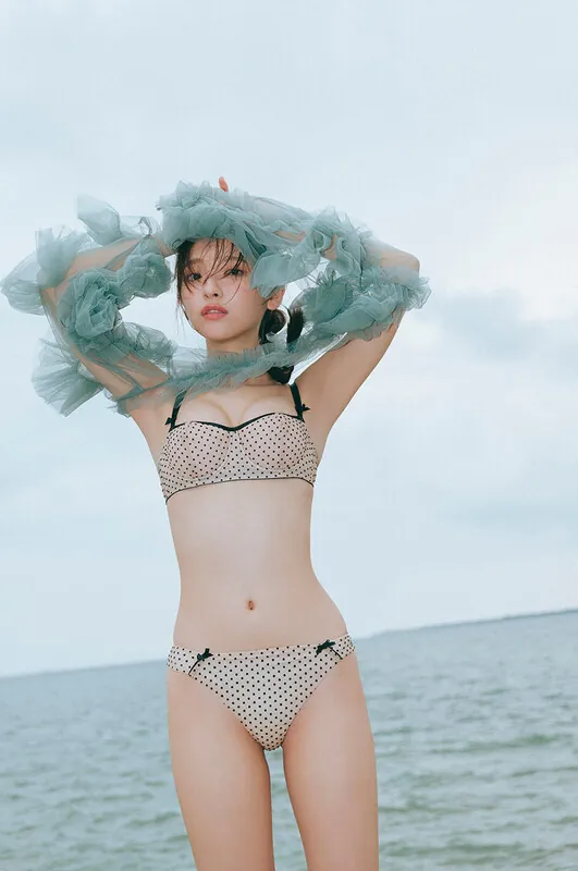 Luna (一ノ瀬瑠菜) ライブチャット 配信