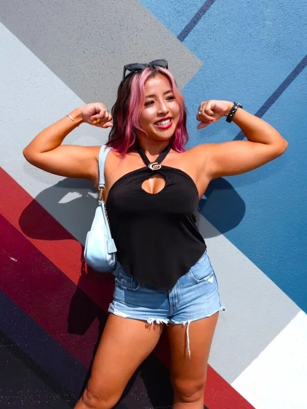 Mina Shirakawa ライブチャット 配信