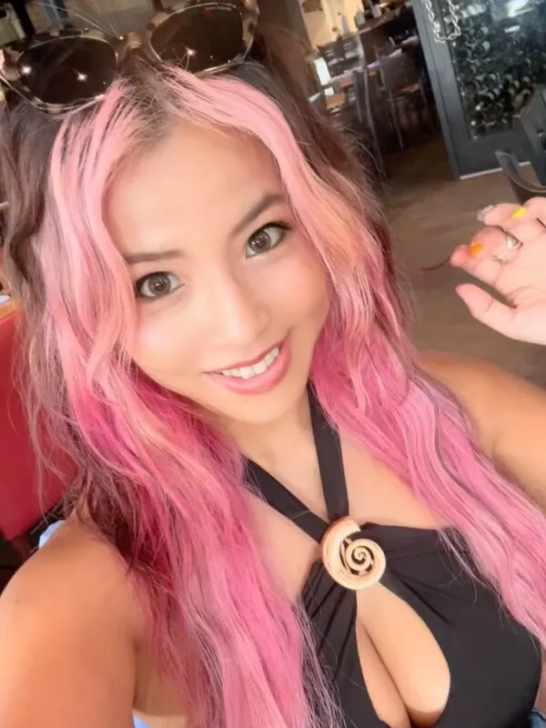 Mina Shirakawa ライブチャット 配信